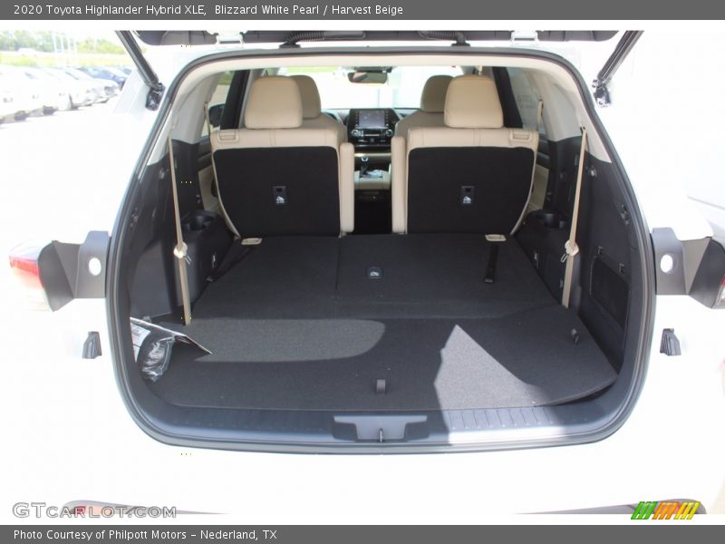 Blizzard White Pearl / Harvest Beige 2020 Toyota Highlander Hybrid XLE
