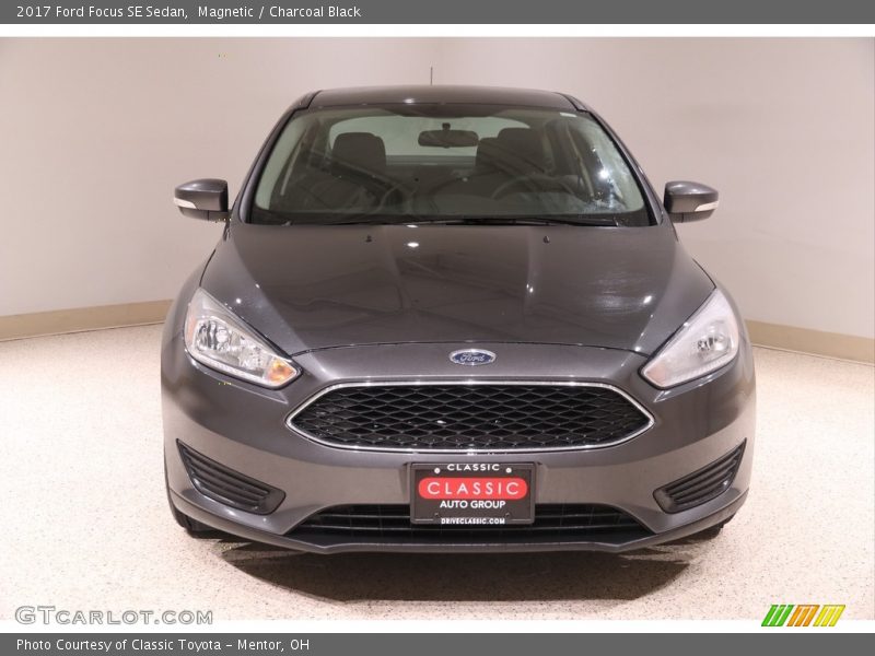 Magnetic / Charcoal Black 2017 Ford Focus SE Sedan