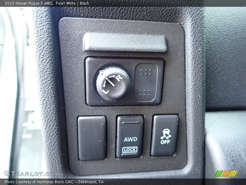 Pearl White / Black 2013 Nissan Rogue S AWD