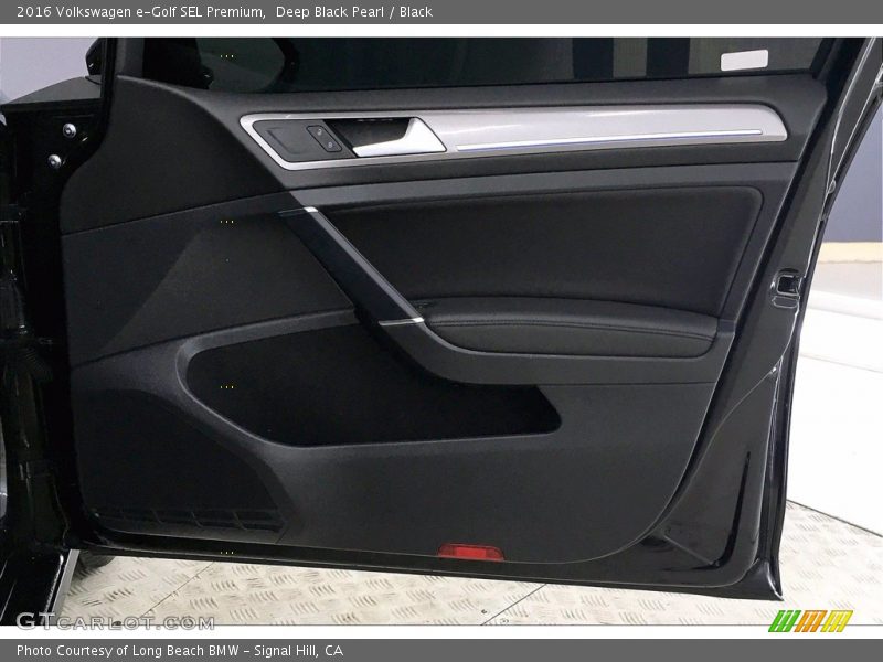 Door Panel of 2016 e-Golf SEL Premium