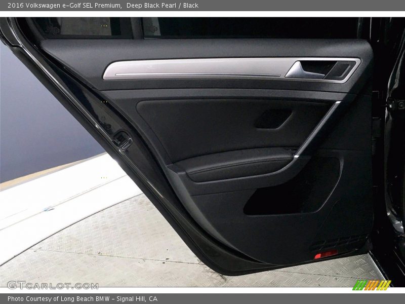Door Panel of 2016 e-Golf SEL Premium