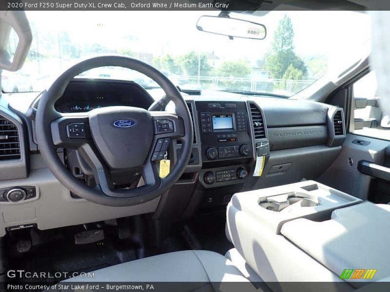 Oxford White / Medium Earth Gray 2020 Ford F250 Super Duty XL Crew Cab