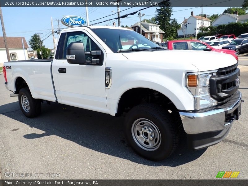 Front 3/4 View of 2020 F250 Super Duty XL Regular Cab 4x4