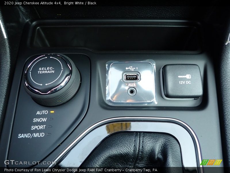 Bright White / Black 2020 Jeep Cherokee Altitude 4x4