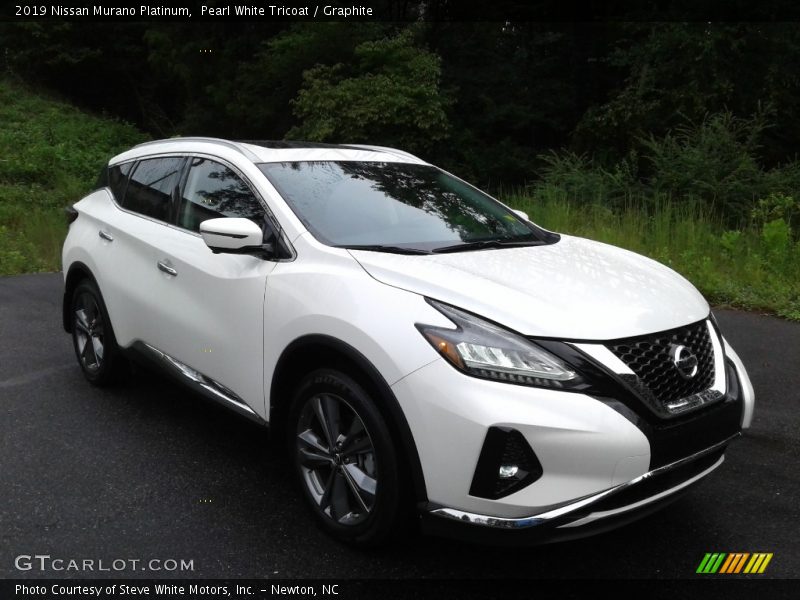Front 3/4 View of 2019 Murano Platinum