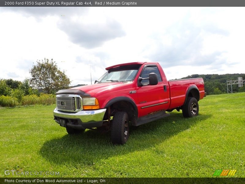 Front 3/4 View of 2000 F350 Super Duty XL Regular Cab 4x4