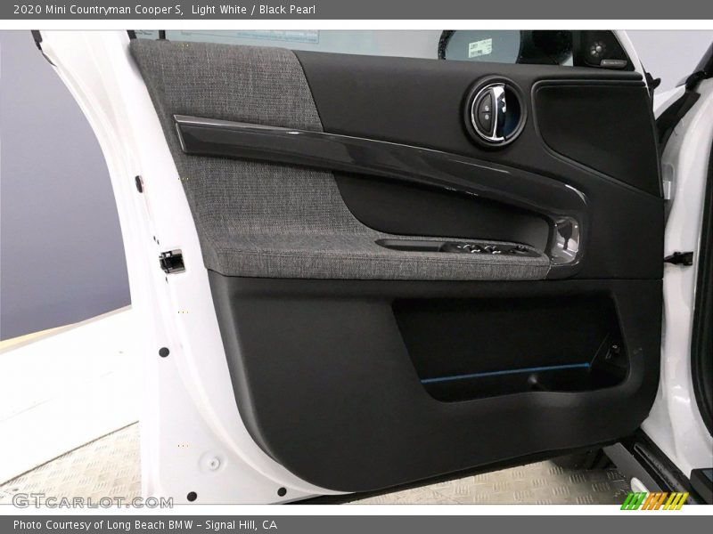 Door Panel of 2020 Countryman Cooper S