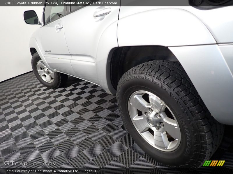 Titanium Metallic / Dark Charcoal 2005 Toyota 4Runner SR5 4x4