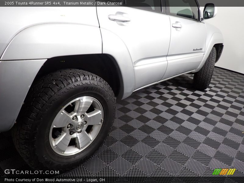 Titanium Metallic / Dark Charcoal 2005 Toyota 4Runner SR5 4x4