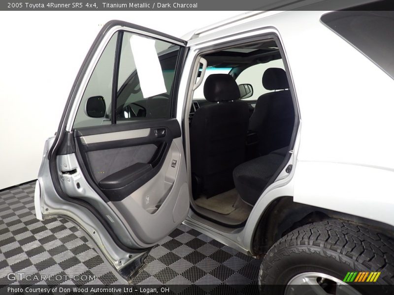 Titanium Metallic / Dark Charcoal 2005 Toyota 4Runner SR5 4x4
