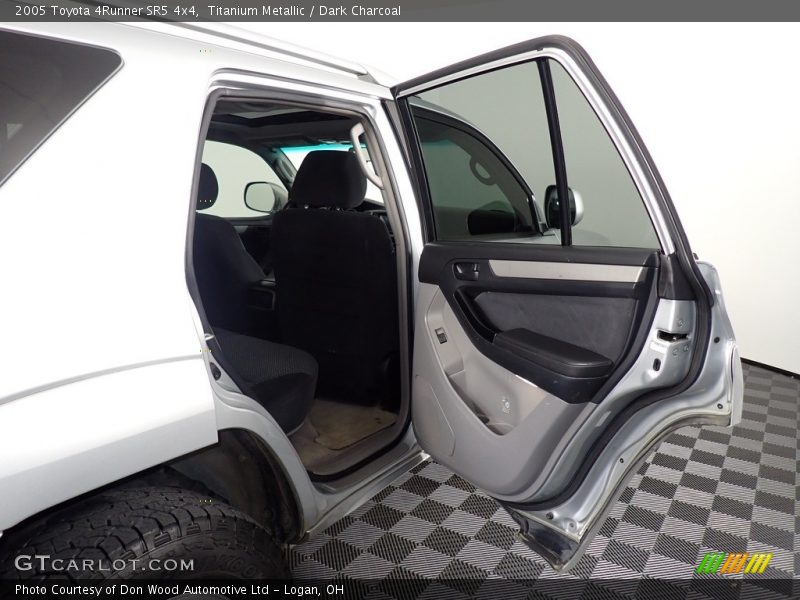 Titanium Metallic / Dark Charcoal 2005 Toyota 4Runner SR5 4x4