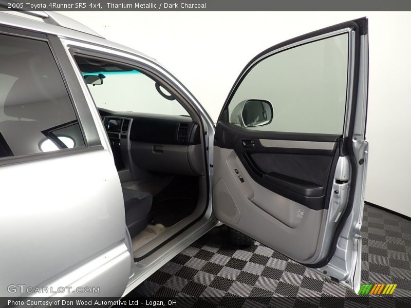 Titanium Metallic / Dark Charcoal 2005 Toyota 4Runner SR5 4x4