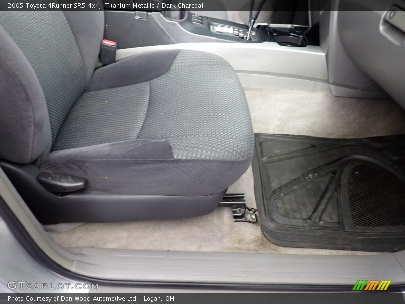Titanium Metallic / Dark Charcoal 2005 Toyota 4Runner SR5 4x4