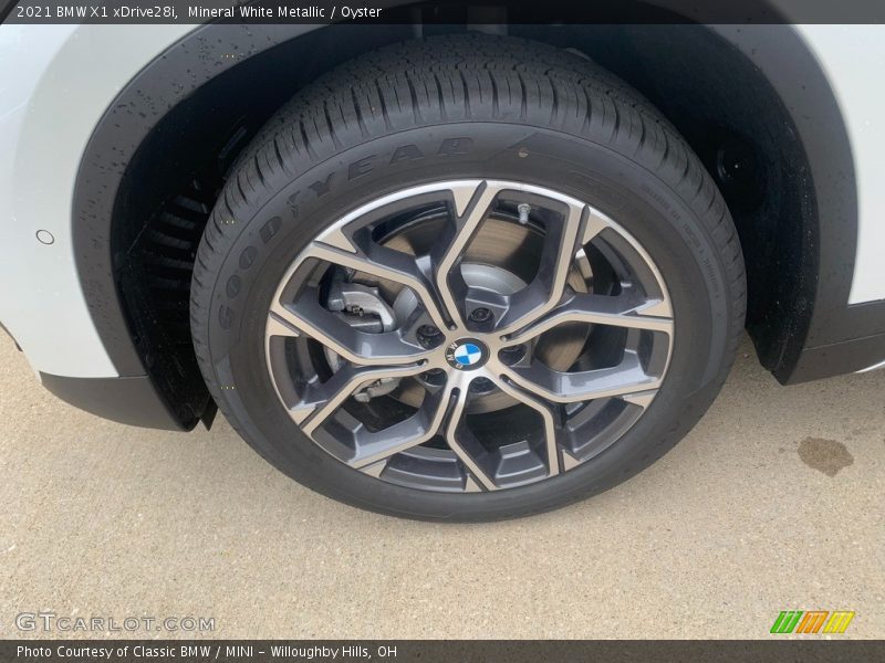  2021 X1 xDrive28i Wheel