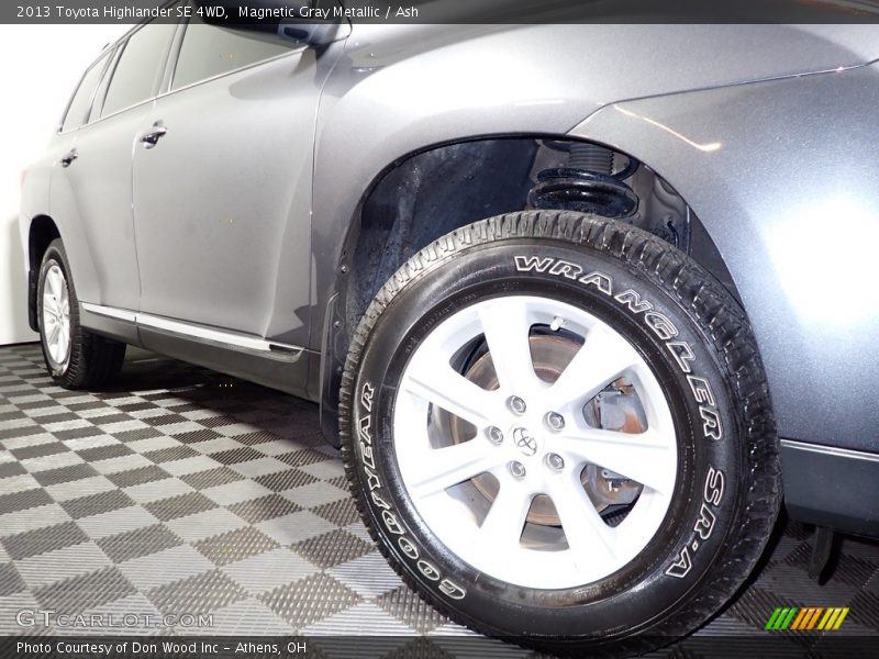 Magnetic Gray Metallic / Ash 2013 Toyota Highlander SE 4WD