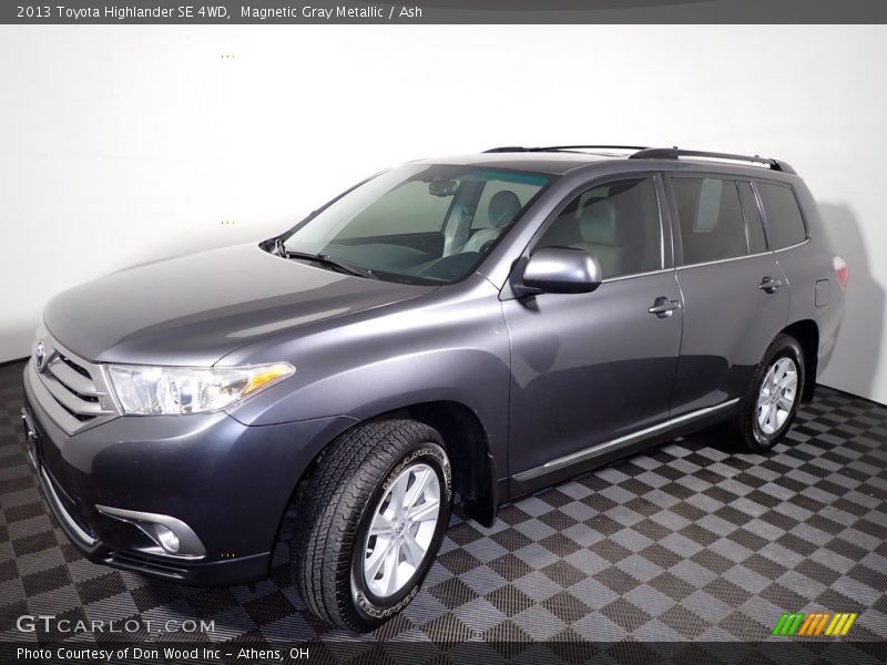 Magnetic Gray Metallic / Ash 2013 Toyota Highlander SE 4WD