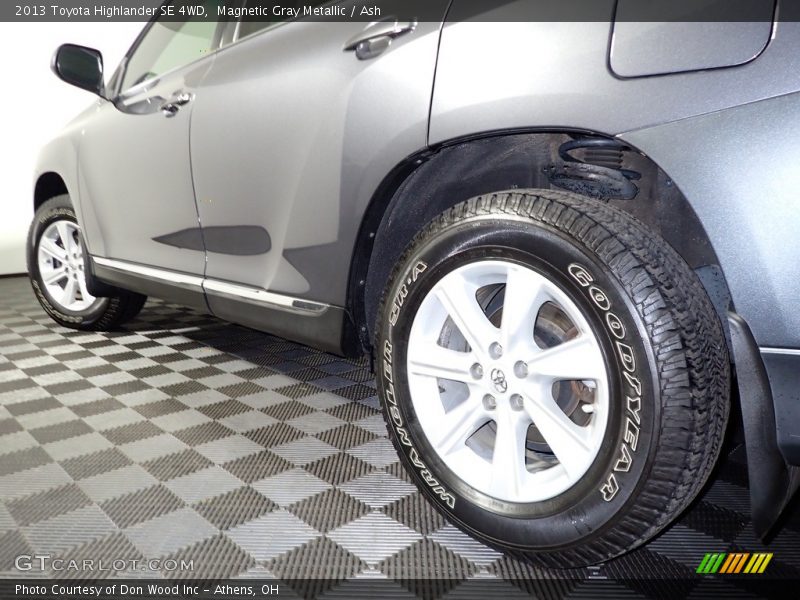Magnetic Gray Metallic / Ash 2013 Toyota Highlander SE 4WD