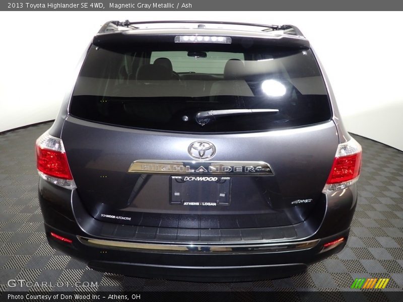 Magnetic Gray Metallic / Ash 2013 Toyota Highlander SE 4WD