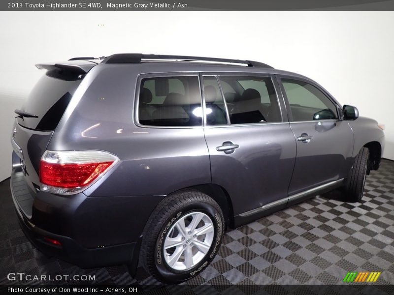 Magnetic Gray Metallic / Ash 2013 Toyota Highlander SE 4WD