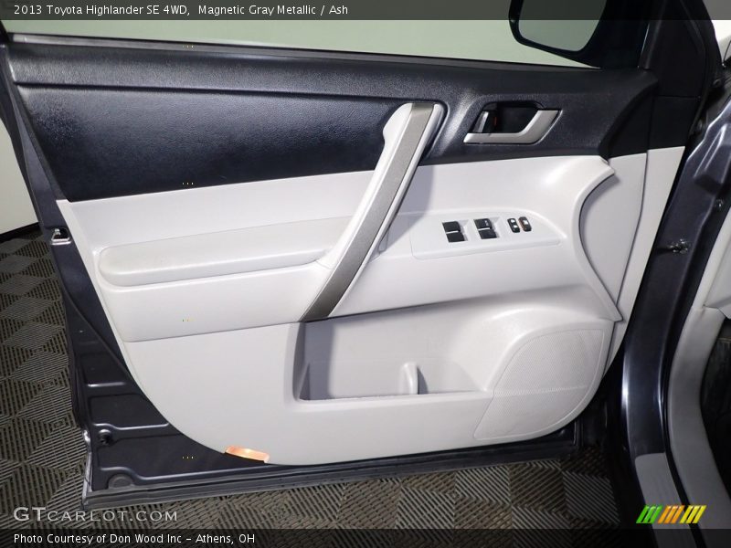 Magnetic Gray Metallic / Ash 2013 Toyota Highlander SE 4WD