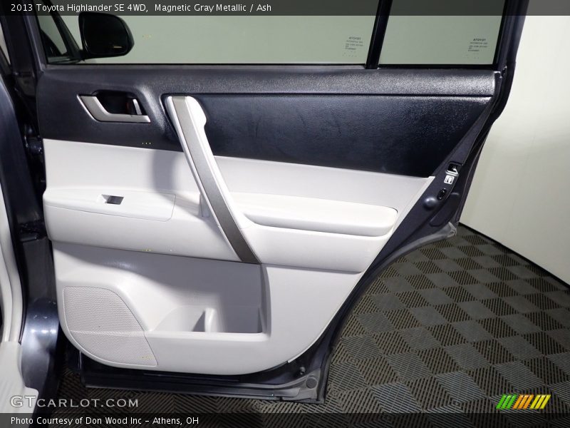 Magnetic Gray Metallic / Ash 2013 Toyota Highlander SE 4WD