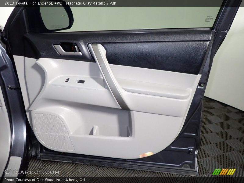 Magnetic Gray Metallic / Ash 2013 Toyota Highlander SE 4WD