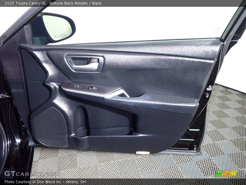 Attitude Black Metallic / Black 2015 Toyota Camry SE