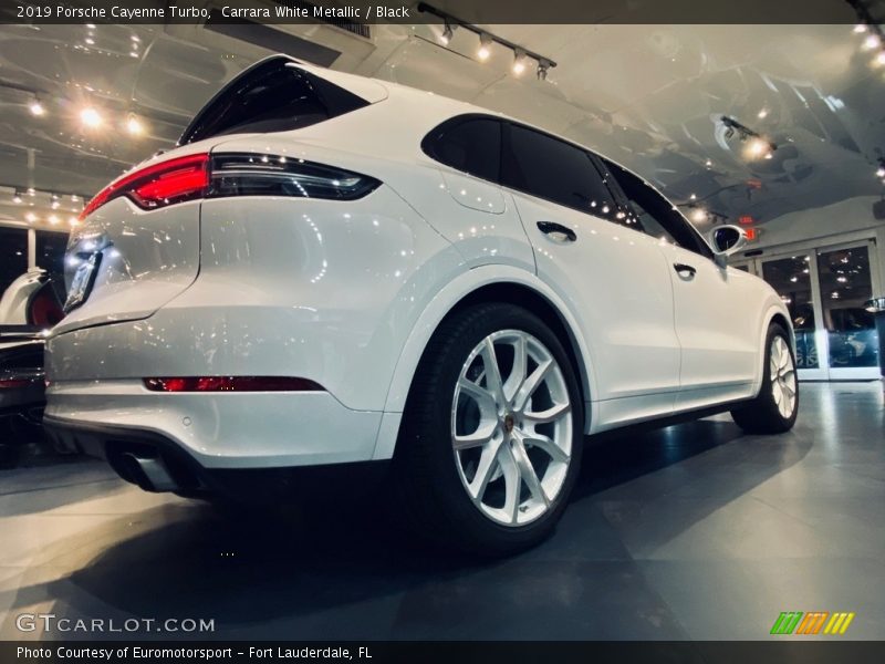 Carrara White Metallic / Black 2019 Porsche Cayenne Turbo