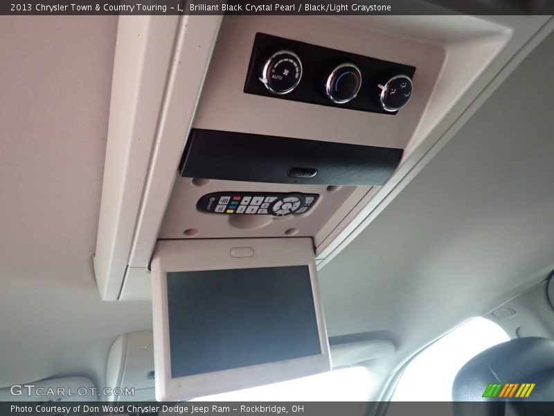 Brilliant Black Crystal Pearl / Black/Light Graystone 2013 Chrysler Town & Country Touring - L