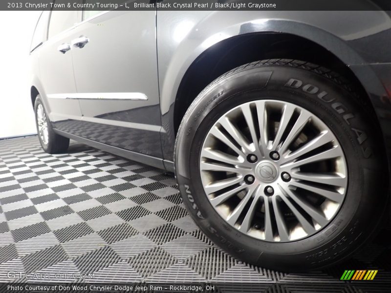 Brilliant Black Crystal Pearl / Black/Light Graystone 2013 Chrysler Town & Country Touring - L