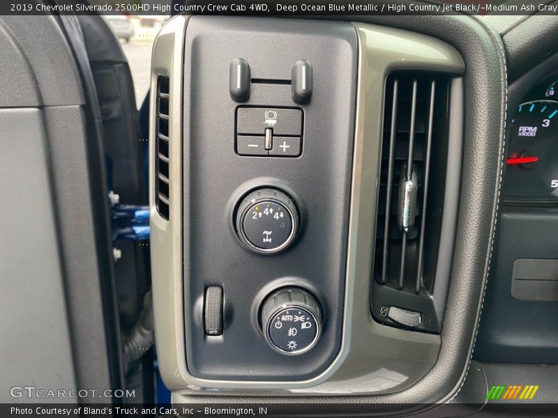 Deep Ocean Blue Metallic / High Country Jet Black/­Medium Ash Gray 2019 Chevrolet Silverado 2500HD High Country Crew Cab 4WD