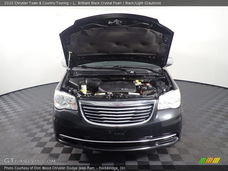 Brilliant Black Crystal Pearl / Black/Light Graystone 2013 Chrysler Town & Country Touring - L