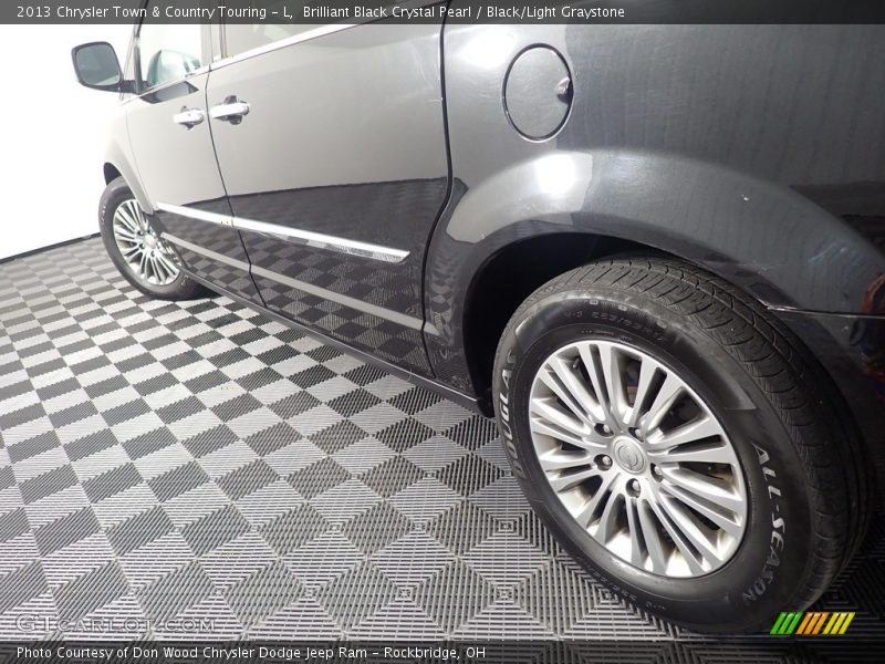 Brilliant Black Crystal Pearl / Black/Light Graystone 2013 Chrysler Town & Country Touring - L