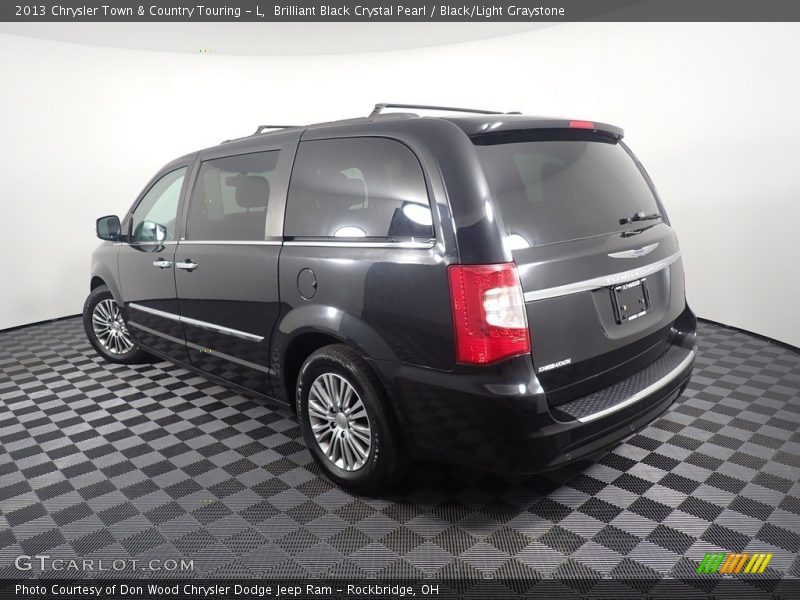 Brilliant Black Crystal Pearl / Black/Light Graystone 2013 Chrysler Town & Country Touring - L