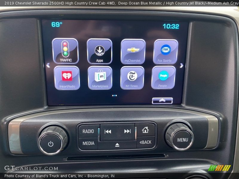Deep Ocean Blue Metallic / High Country Jet Black/­Medium Ash Gray 2019 Chevrolet Silverado 2500HD High Country Crew Cab 4WD