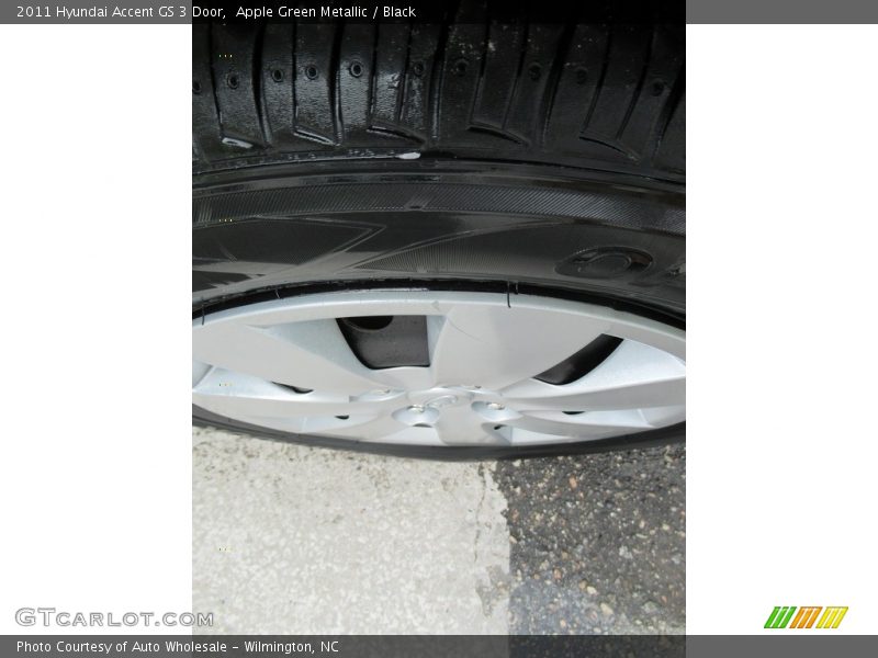 Apple Green Metallic / Black 2011 Hyundai Accent GS 3 Door