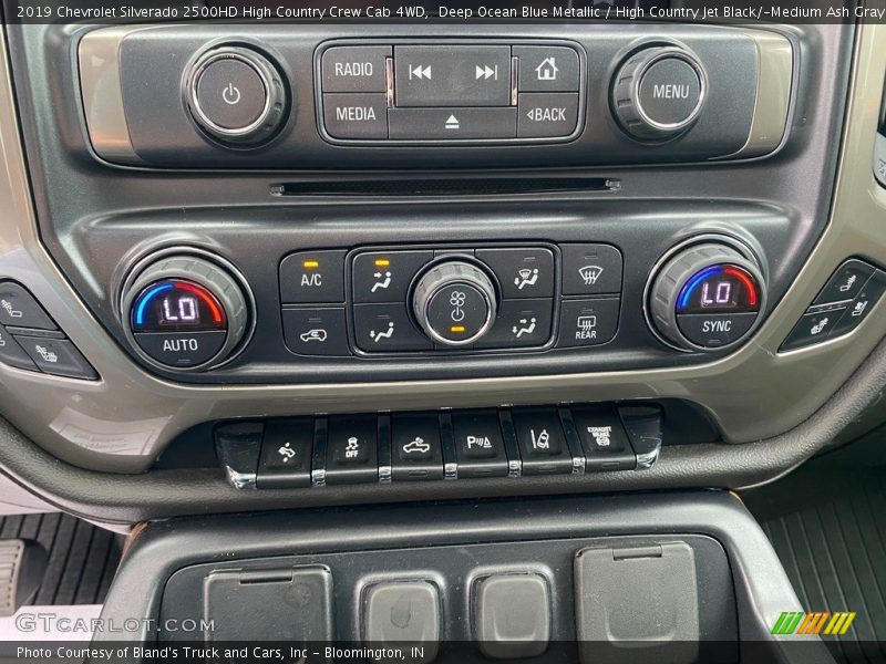 Deep Ocean Blue Metallic / High Country Jet Black/­Medium Ash Gray 2019 Chevrolet Silverado 2500HD High Country Crew Cab 4WD
