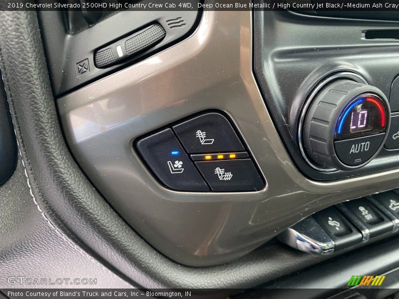 Deep Ocean Blue Metallic / High Country Jet Black/­Medium Ash Gray 2019 Chevrolet Silverado 2500HD High Country Crew Cab 4WD
