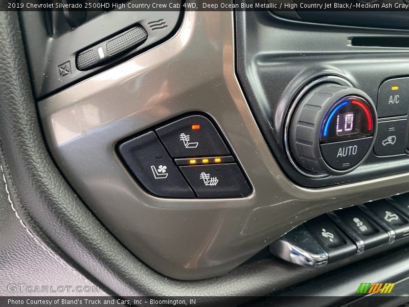 Deep Ocean Blue Metallic / High Country Jet Black/­Medium Ash Gray 2019 Chevrolet Silverado 2500HD High Country Crew Cab 4WD
