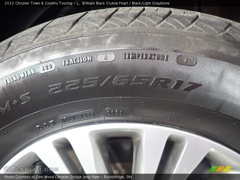 Brilliant Black Crystal Pearl / Black/Light Graystone 2013 Chrysler Town & Country Touring - L