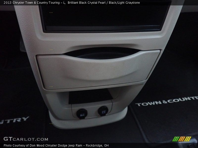 Brilliant Black Crystal Pearl / Black/Light Graystone 2013 Chrysler Town & Country Touring - L