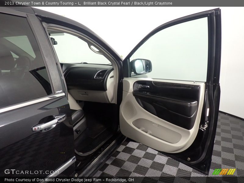 Brilliant Black Crystal Pearl / Black/Light Graystone 2013 Chrysler Town & Country Touring - L