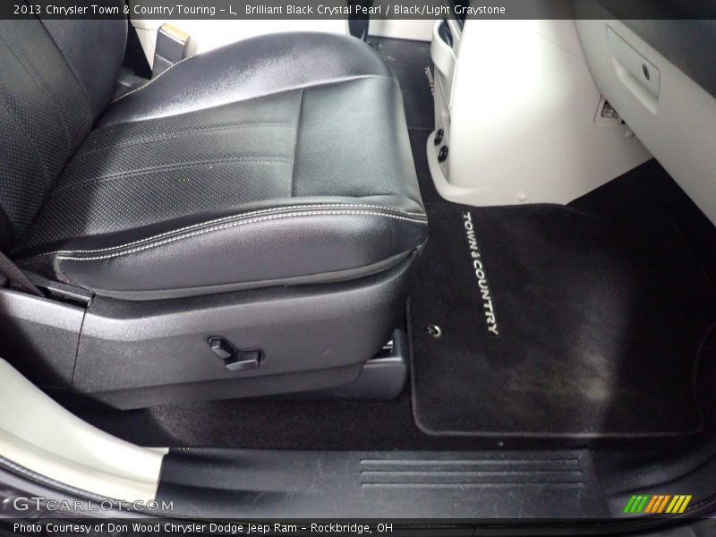 Brilliant Black Crystal Pearl / Black/Light Graystone 2013 Chrysler Town & Country Touring - L