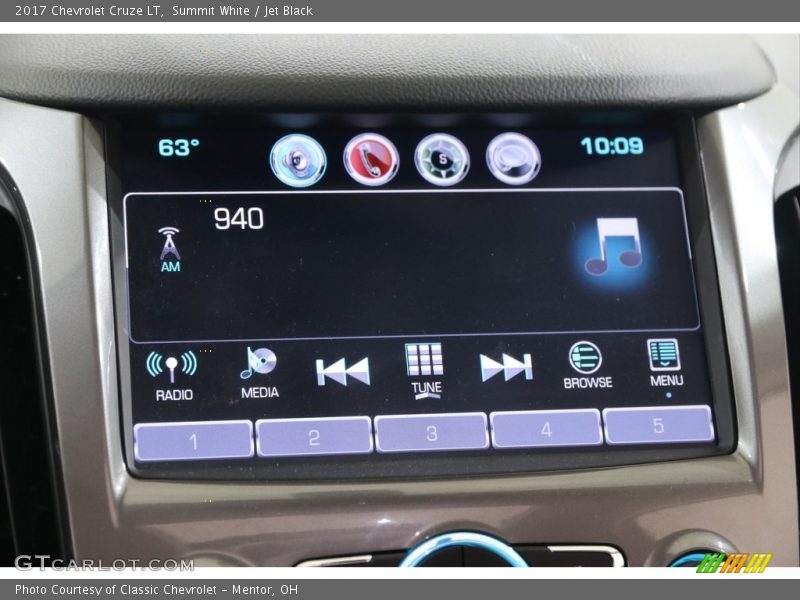 Summit White / Jet Black 2017 Chevrolet Cruze LT