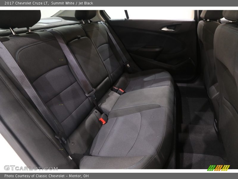 Summit White / Jet Black 2017 Chevrolet Cruze LT