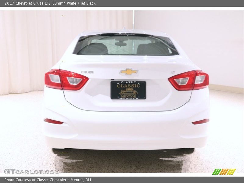 Summit White / Jet Black 2017 Chevrolet Cruze LT