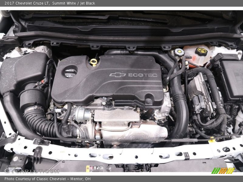 Summit White / Jet Black 2017 Chevrolet Cruze LT