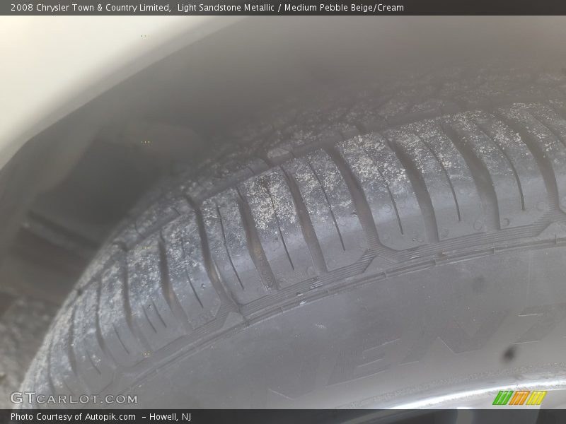 Light Sandstone Metallic / Medium Pebble Beige/Cream 2008 Chrysler Town & Country Limited