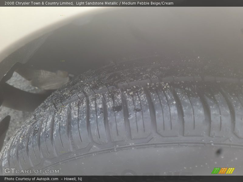 Light Sandstone Metallic / Medium Pebble Beige/Cream 2008 Chrysler Town & Country Limited