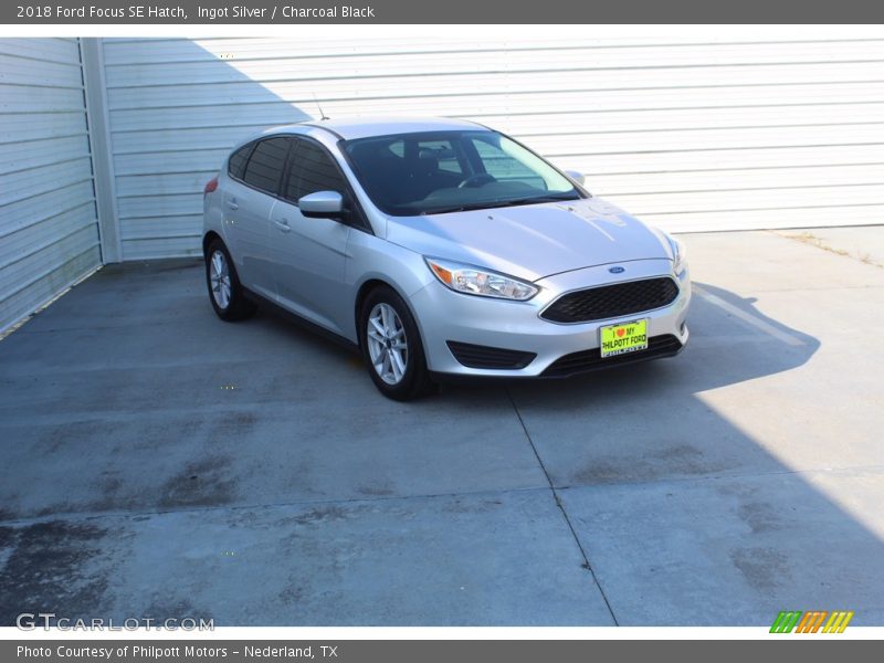 Ingot Silver / Charcoal Black 2018 Ford Focus SE Hatch